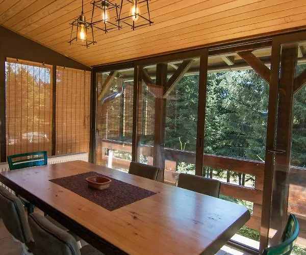 Brvnare Krstigora بيت للعطل *