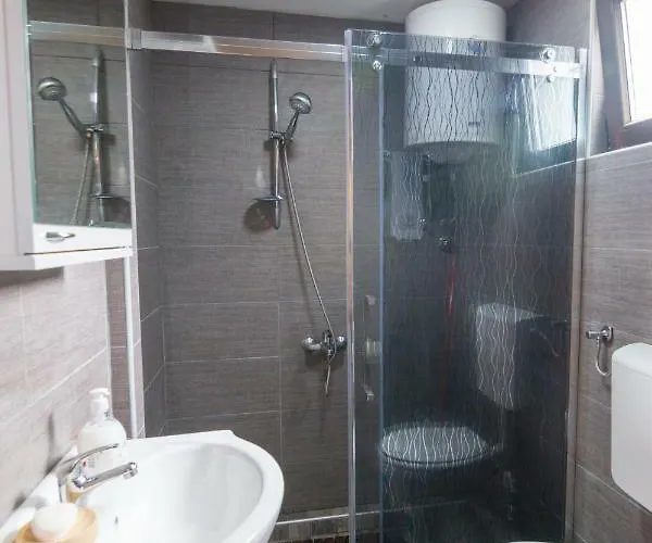 Brvnare Krstigora بيت للعطل